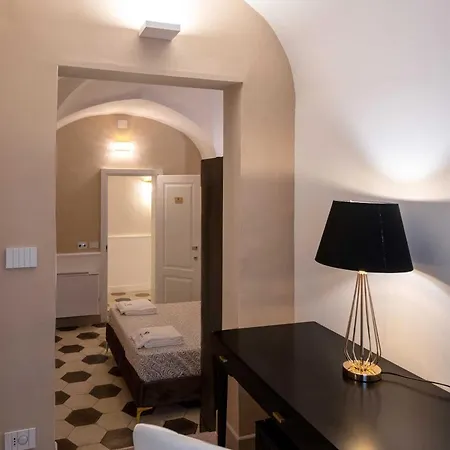 Alojamento de Acomodação e Pequeno-almoço Palazzo Bove 2 - Dagmar 4*