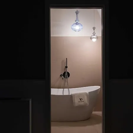 Palazzo Bove 2 - Dagmar 4* 加拉托内
