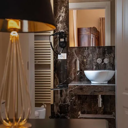 Palazzo Bove 2 - Dagmar 4* 加拉托内